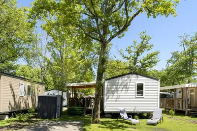 Image de Mobile Home 'Mobilhome Sauvage' avec terrasse privée, Wi-Fi et climatisation