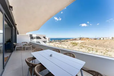 Image de Appartement 'Higueron West 8422' avec vue sur mer, Wi-Fi et climatisation