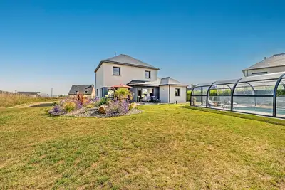 Image de Maison de vacances 'Ti Braz Magnifique Maison Piscine' avec vue sur la mer, piscine privée et Wi-Fi
