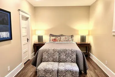 Image de Savor all that Portland and Mother Nature have to offer at our lovely retreat!