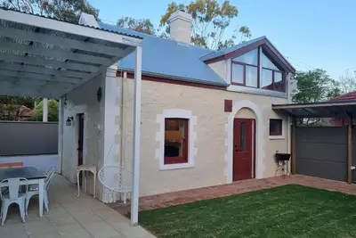 Image de Restored 1860 Cottage 500 meters from the beach with transport at doorstep