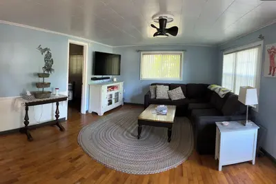 Image de Road end access to the beautiful Crystal Lake, Montcalm County, Michigan.