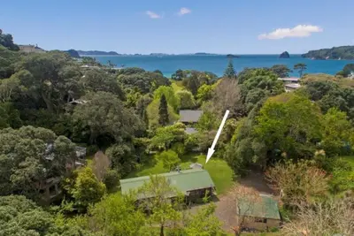 Hosts on the Coast Tui's Feast