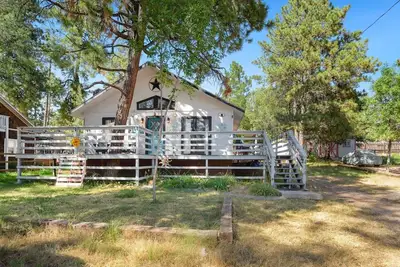 Image de Sylverthorne | Hot Tub • Deck • Walk to Midtown