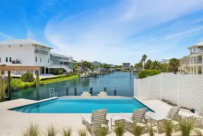 Image de Brand New Gulf & Direct Ole River with Beach, Boat Dock, Golf & Infinity Pool!