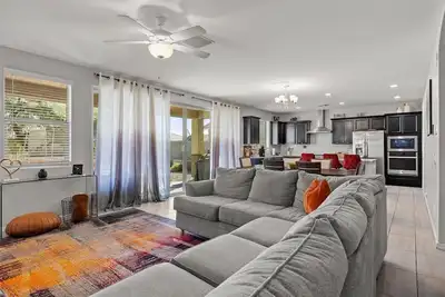 Image de Spacious two story home featuring four bedrooms and three baths!