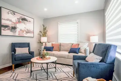 Image de Cottage near Mt. Mary College