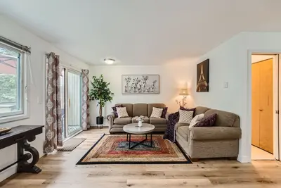 Image de Cool Townhome opp to Crossroads Mall - 5/10 mins to Microsoft, Redmond, Kirkland