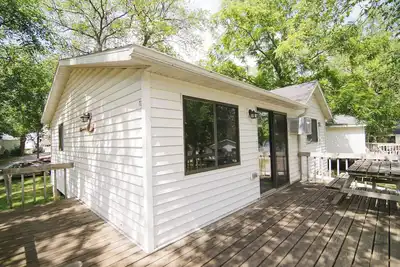 Image de Carefree Days, a 3br cabin with lake views nestled in Riverside Resort