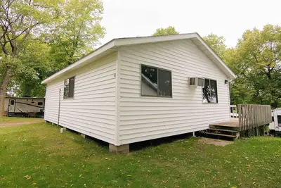 Image de Sunset Bay, a 3br lakefront cabin situated on the Horseshoe Chain of Lakes