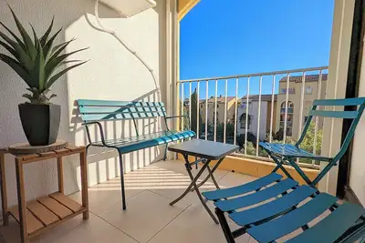 Image de Appartement proche du port, plages, du Golf et de l'ile des Loisirs avec clim
