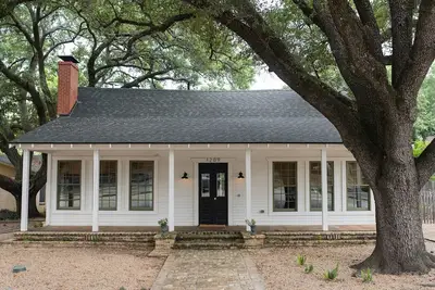 Image de Charming stay centrally located to everywhere you need to be in Bryan/College Station