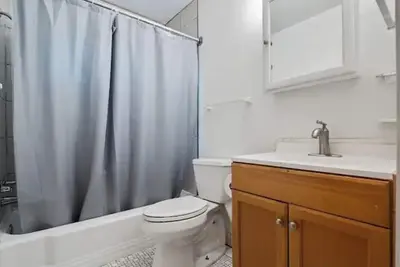 Image de 2 Br townhouse, kitchen, bathroom with Tv, free Wi-Fi, washer/dryer, iron, A/C.