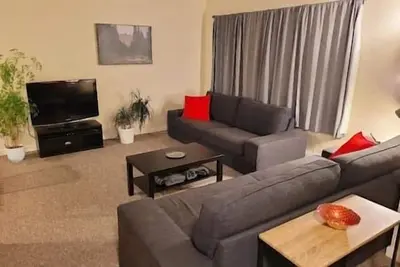 Image de Spacious 3 Bed Home / Superb Location / Mt. Views