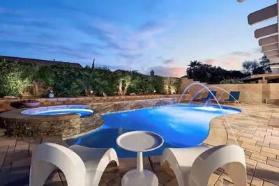 Image de 4br Oasis w/ Heated Pool/Spa, Near Coachella & Psp