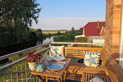 Image de Neue 80qm Ferienwohnung für 4 Pers. + 2 Hunde mit Kamin, Balkon & Wasserblick