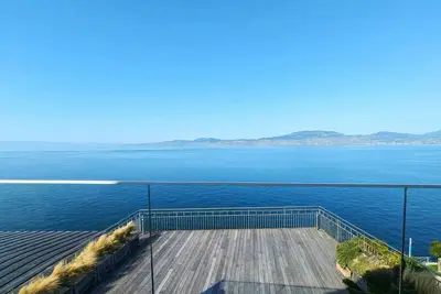 Image de Appartement spacieux avec une magnifique terrasse avec vue sur le lac Léman.