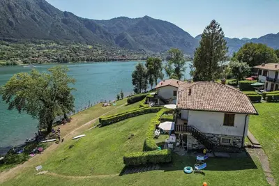 Image de Direkt am See mit Terrasse