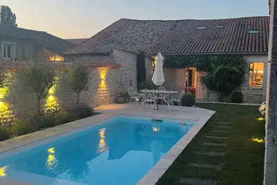 Image de Maison en pierre avec piscine privée