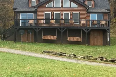 Luxury Lodge with stream in backyard
