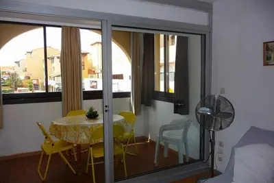 Image de Studio Cabine avec Terrasse, Accès Direct Plage, Plein Centre Le Barcarès, Équipé pour 4 Pers