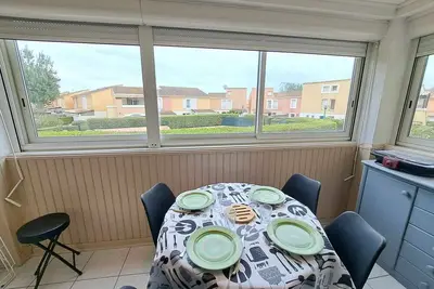 Image de Appartement 2 Pièces avec Piscine, Parking Privé et Proche Plage pour 4 Personnes