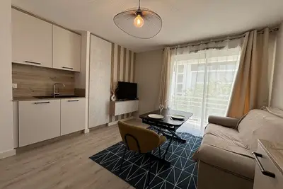 Image de Bel appartement T2 rénové 2023, 4 pers, balcon, parking, proche commerces La Rochelle