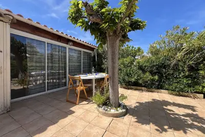 Image de Pavillon à Gruissan avec Piscine, Terrasse et Parking Privé - 4 Couchages