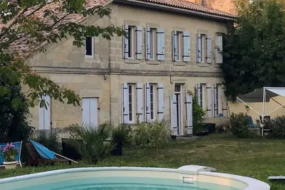 Image de Près St Emilion Gîte 4 à 7 personnes  2 à 4 ch Clim Wifi Piscine Jardin Terrasse