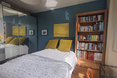 Image de 20' de Paris et Versailles: maison avec jardin dans un écrin de verdure