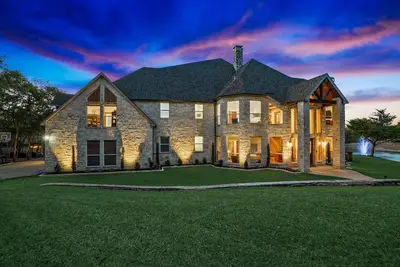 Image de 22-Acres Mansion - Backyard Oasis & Entertainment