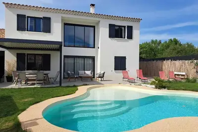 Image de Homerez - Villa spacieuse et élégante en campagne à Fontvieille offrant sauna