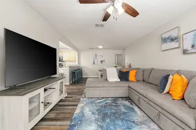 Image de Vibrant Living Near Auburn University l 4br 4ba