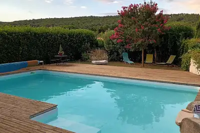 Image de Maison de vacances avec piscine au cœur d'une pinède