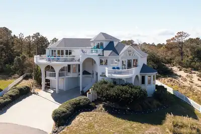 Image de Spacious soundside Corolla home w/ views, hot tub, community pool & tennis!