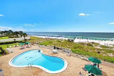Image de ☀️Stunning Beachfront Condo with Gorgeous Views-2br Emerald Towers 305☀️