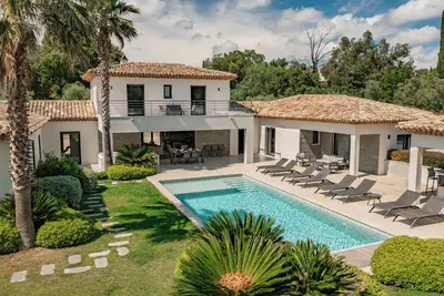 Image de Unique! Luxueuse Villa avec piscine chauffée, jaccuzzi, climatisée, parking