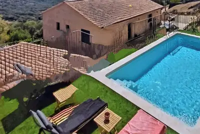 Image de Haut de villa 120m2 piscine/clim 5pers