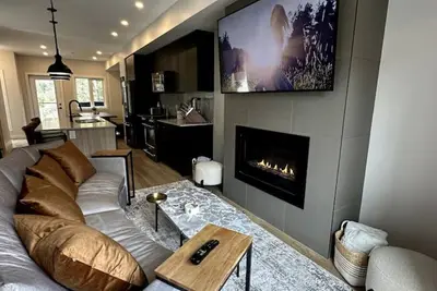 Image de Private Hot Tub Ski In Ski Out Sleeps 9