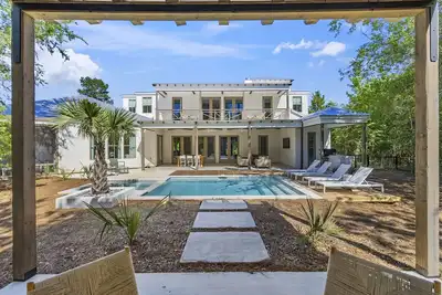 Image de Nye Open | Pool, Hot Tub, Lake Access at High Hill Spacious 5br CasaBlanca Home