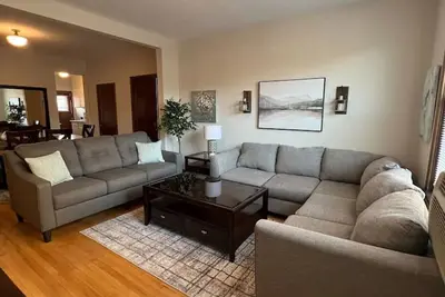 Image de Stylish-Centrally Located-Home Away From Home