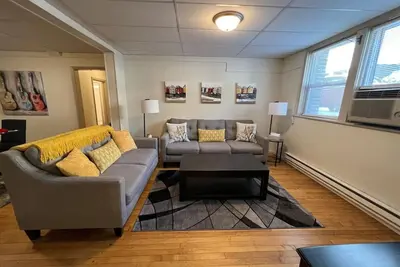 Image de Charming & Cozy-Walking Distance To Attractions