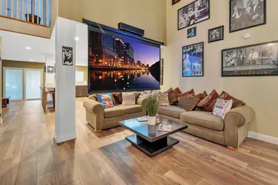 Casa Blackhawk family friendly huge open floor plan for your beach town getaway\n