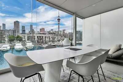 Image de Qv Stays Modern Waterfront Stunner