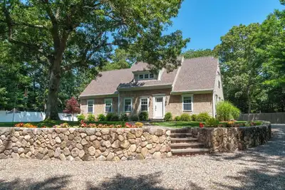 Image de Perfect Combination of Peace & Privacy - Close to Vibrant Village and Beach