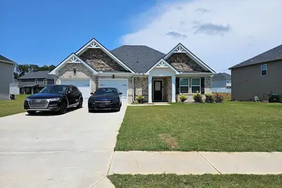 Hampton Living. It's quite & cozy. Very clean and nice neighborhood. Peaceful!