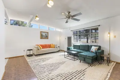 Image de Las Hermanas - Close to Sul ROss, Kokernot Park, Downtown