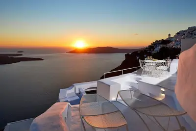 Image de Stunning Santorini Villa | 2 Bedrooms | Villa Buena Vista | Outdoor Secluded Jacuzzi with Caldera View | Private Terrace | Imerovigli