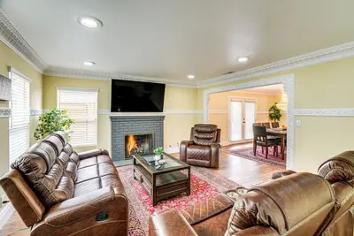 Image de Del Rey Oaks Vacation Home w/ Mini-Golf Course!