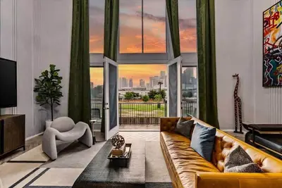 Image de City Views  Apartment - Near Minute Maid Park & Toyota Center